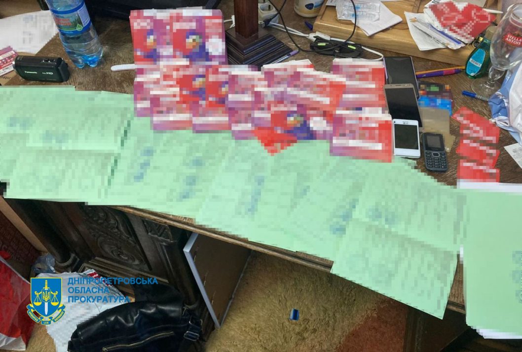 У Дніпрі лікар «заробив» понад мільйон гривень на шахрайській схемі з електронними рецептами - рис. 3