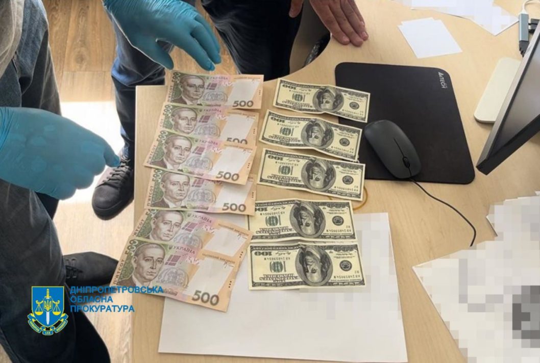 У Кривому Розі медик за 30 тисяч гривень обіцяв домовитись про інвалідність військовозобовʼязаному - рис. 2