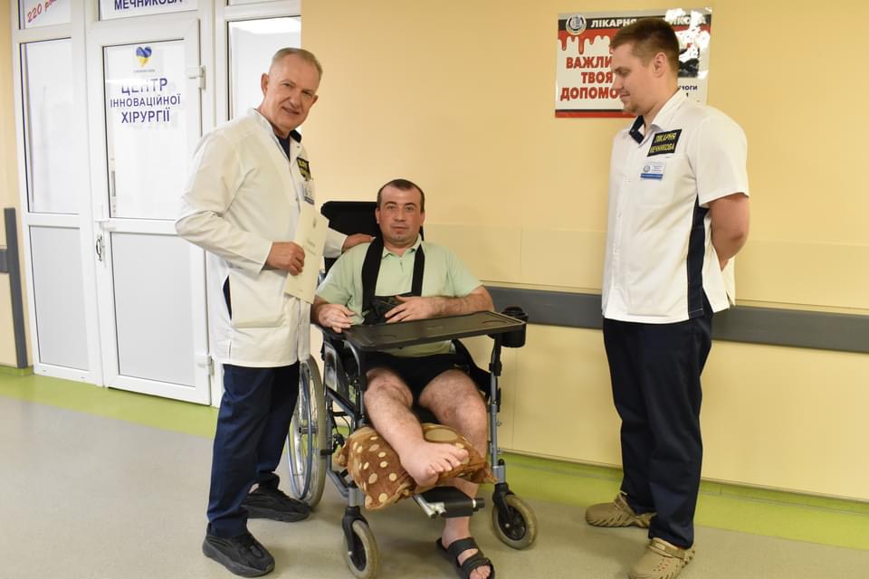 За год пережил 22 операции: в больнице Днепра спасли военного - рис. 1