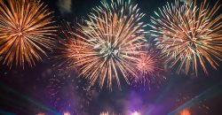 У Дніпрі біля ТРЦ Дафі невідомі запустили фейерверки - рис. 5