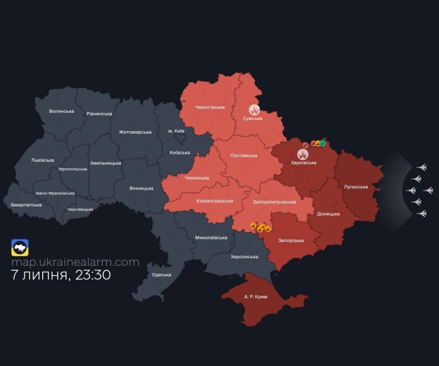 Підвищена загроза масованої атаки: ворог підняв у небо бомбардувальники