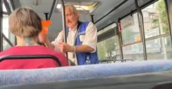 В Днепре кондуктор троллейбуса помогает пассажирам бороться с аномальной жарой - рис. 16