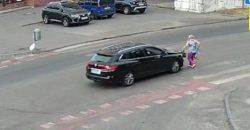 В Днепре водитель Renault сбил женщину на пешеходном переходе - рис. 12