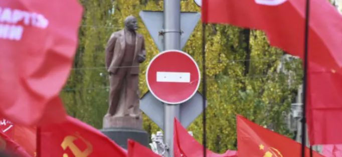 На Днепропетровщине задержали женщину, которая распространяла в соцсети коммунистическую символику - рис. 1