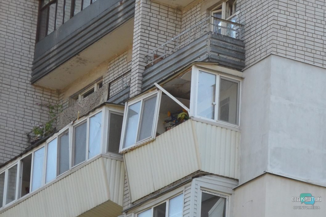 "Мене розвернуло вибуховою хвилею": мешканці Дніпра розповіли про наслідки ракетного удару 
