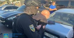 На Дніпропетровщині затримали чоловіка, який допомагав ухилянтам виїздити за кордон