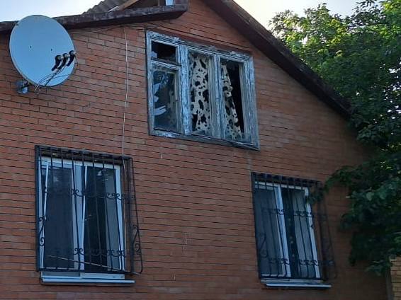 На Дніпропетровщині внаслідок нічної ворожої атаки постраждала 75-річна жінка