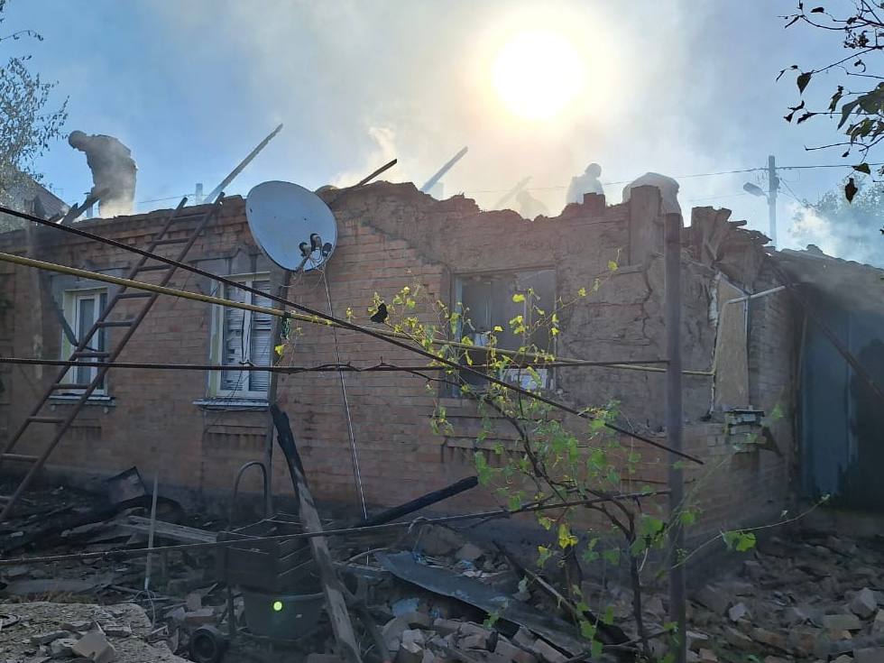 На Дніпропетровщині внаслідок нічної ворожої атаки постраждала 75-річна жінка