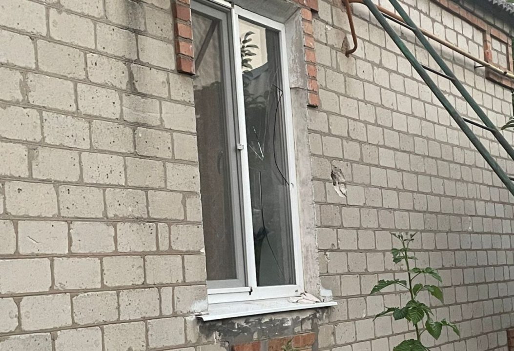 Четверо постраждалих у Нікополі через обстріли: серед них 10-річний хлопчик та три жінки