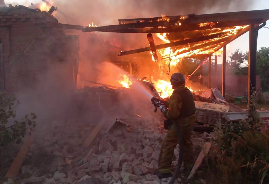 Четверо постраждалих у Нікополі через обстріли: серед них 10-річний хлопчик та три жінки