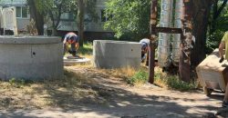 У Дніпрі продовжують ремонтувати зливову каналізацію у дворах житлових будинків - рис. 6