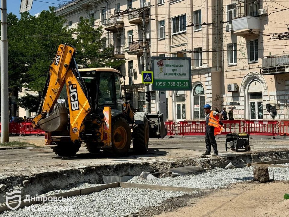 Днепр ремонтирует девятый аварийный трамвайный переезд - рис. 1