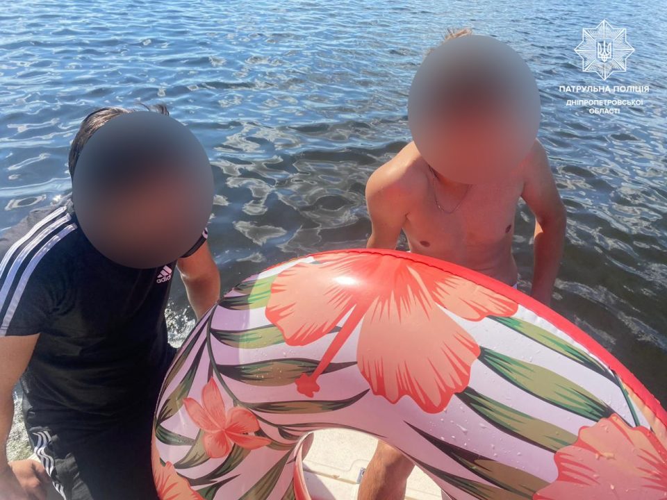 В Днепре спасли двух подростков, которых унесло течением на надувном круге - рис. 2