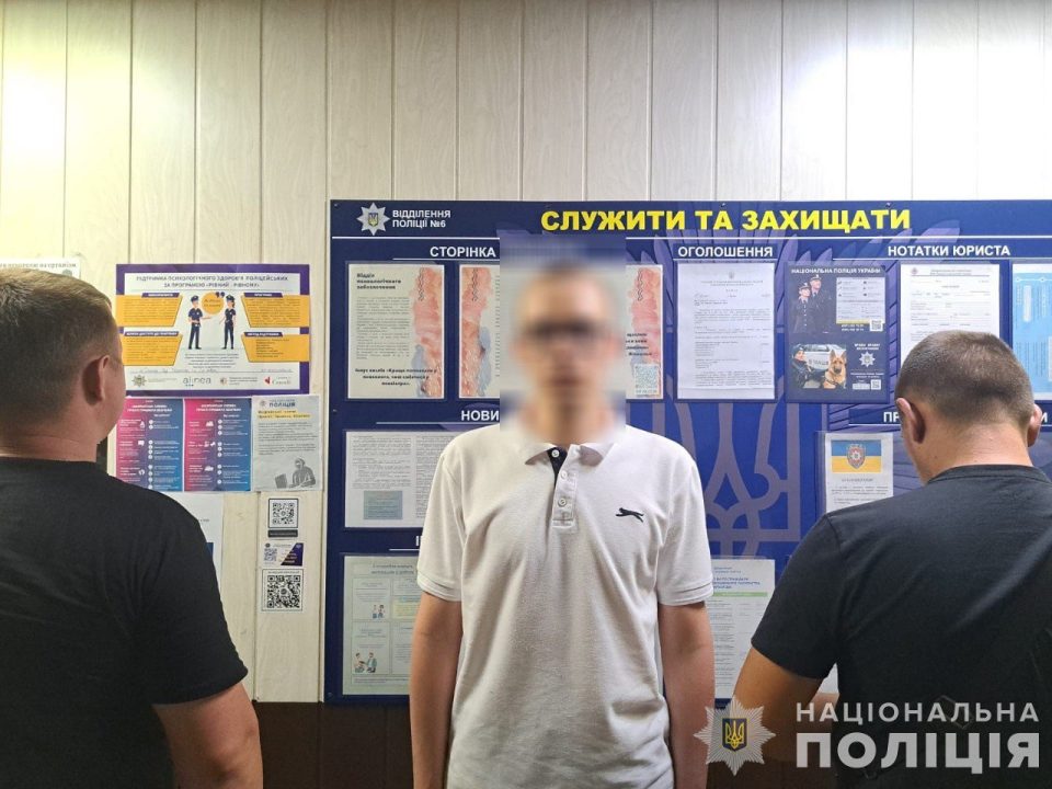 В Днепре задержали мужчину, напавшего на военного капеллана со словами "слава россии" - рис. 1