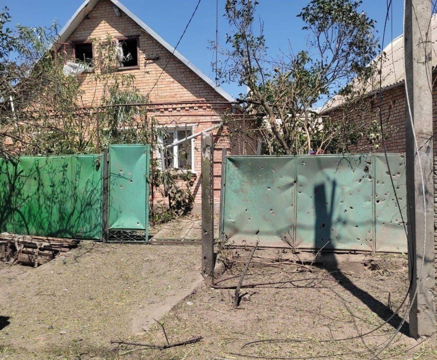 Российские оккупанты обстреляли из артиллерии Никополь: ранены два человека - рис. 3