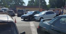 В Днепре на улице Степана Бандеры произошло ДТП: движение трамваев затруднено - рис. 9