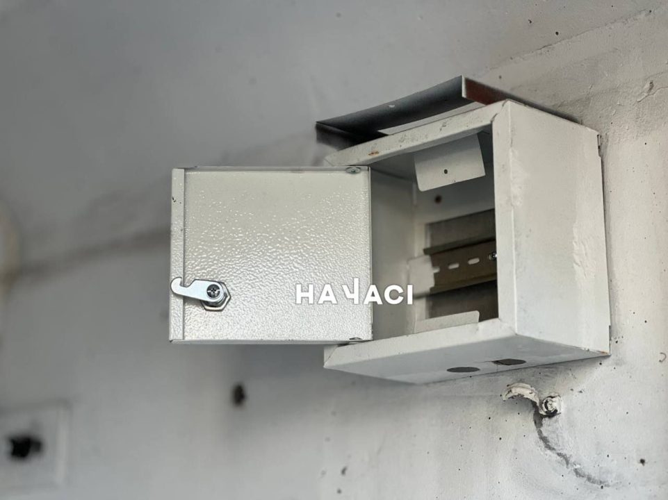 В Кривом Роге вандалы воруют оборудование из модульных укрытий - рис. 2