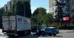 В Днепре легковушка проехала на "красный" и столкнулась с фурой - рис. 13