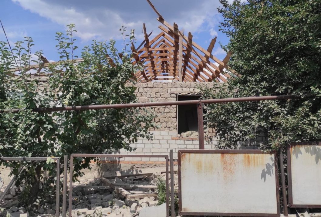 Російські окупанти атакували Нікопольщину: постраждав 75-річний чоловік  - рис. 3