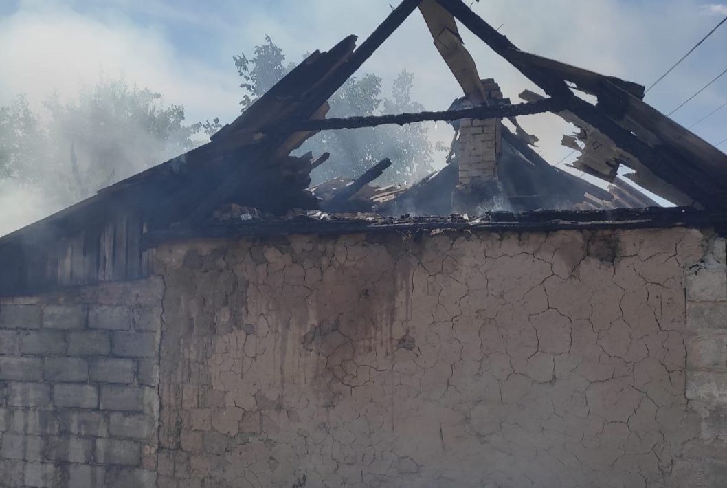 Російські окупанти атакували Нікопольщину: постраждав 75-річний чоловік  - рис. 1