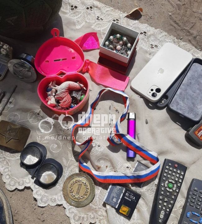 В Днепре на барахолке продавали медаль с российским триколором - рис. 1