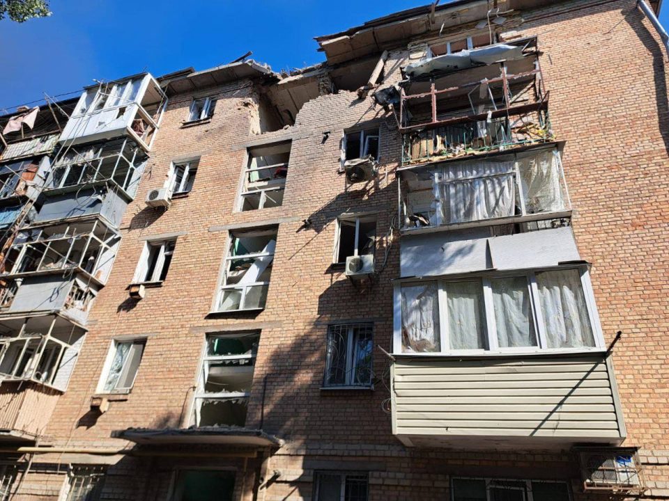 Російські окупанти обстріляли Нікополь: є постраждалі, серед них діти  - рис. 1