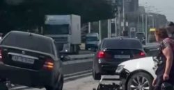 В Днепре произошла авария на Слобожанском проспекте: Geely влетел в отбойник - рис. 6