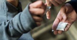 В центре Днепра мужчина разложил сотню свертков наркотиков - рис. 15