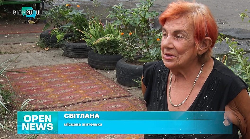 Квіти, килими та фігурки в етностилі: як мешканці Дніпра прикрашають власні подвір’я