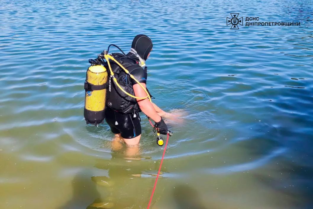 Пірнув у воду і зник: у Дніпрі на вулиці Журналістів потонув чоловік - рис. 1