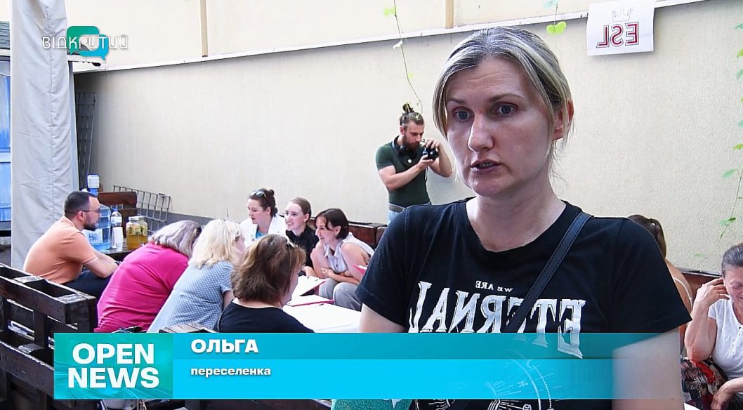 В Днепре в Художественном проулке для переселенцев устроили ивент по изучению английского языка - рис. 2