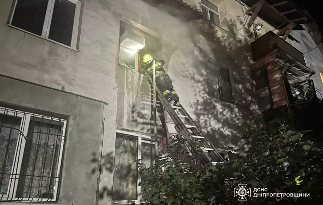 У Дніпрі під час ліквідації пожежі у квартирі виявили тіло чоловіка