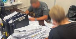 На Дніпропетровщині помічницю командира підозрюють у махінаціях із бойовими виплатами