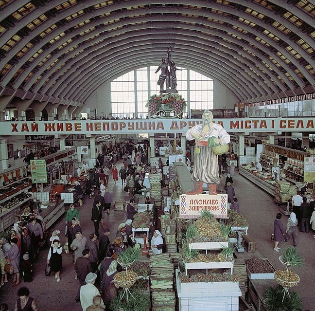 Історія ринку "Озерка": від мальовничого озера до найбільшого базару Дніпра