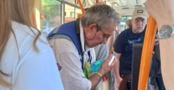 У Дніпрі кондуктор тролейбуса допоміг дівчині, якій стало зле - рис. 3