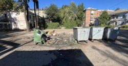 В Днепре хулиганы сожгли мусорные баки во дворе многоэтажки - рис. 5