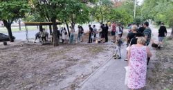 У Дніпрі на лівому березі вишикувалися черги за водою