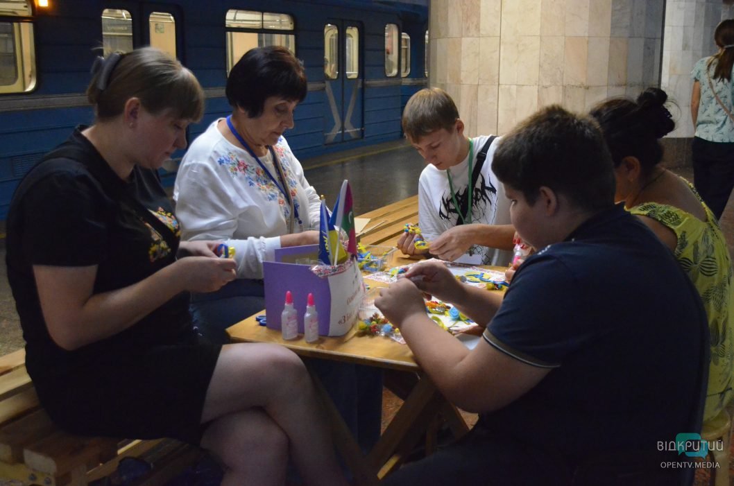 Квест на 5 станціях метро та майстеркласи: у Дніпрі до Дня Незалежності провели патріотичну гру «Котигорошко»