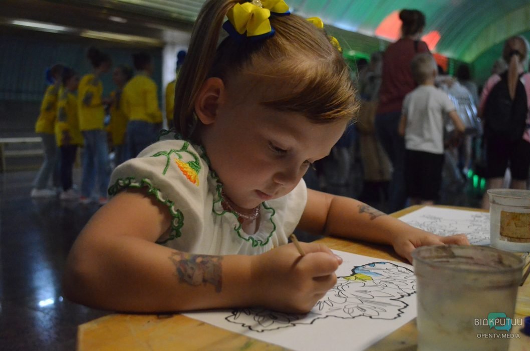 Квест на 5 станціях метро та майстеркласи: у Дніпрі до Дня Незалежності провели патріотичну гру «Котигорошко»