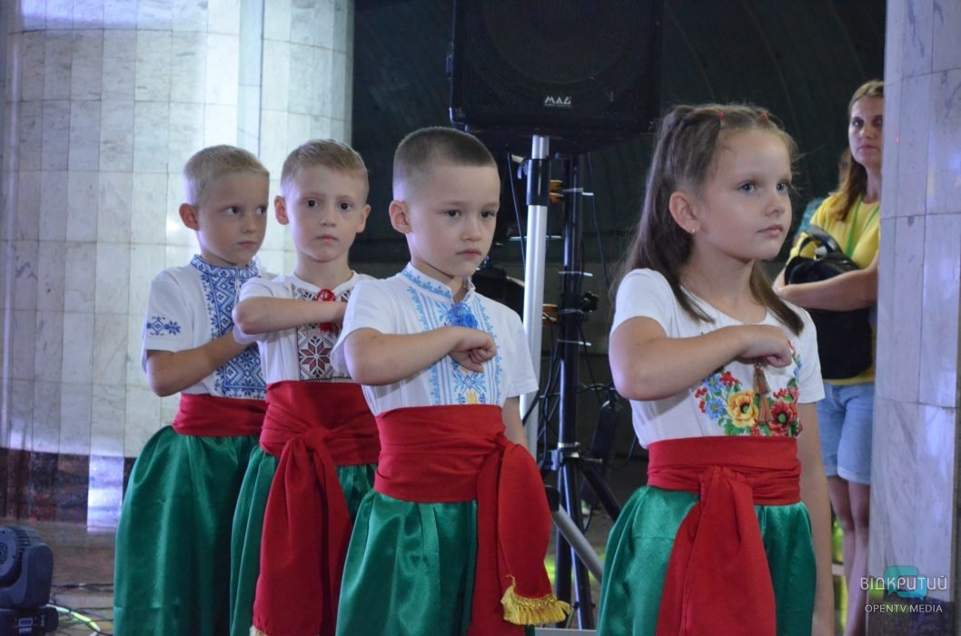 Квест на 5-ти станціях метро та майстеркласи: у Дніпрі до Дня Незалежності провели патріотичну гру «Котигорошко»