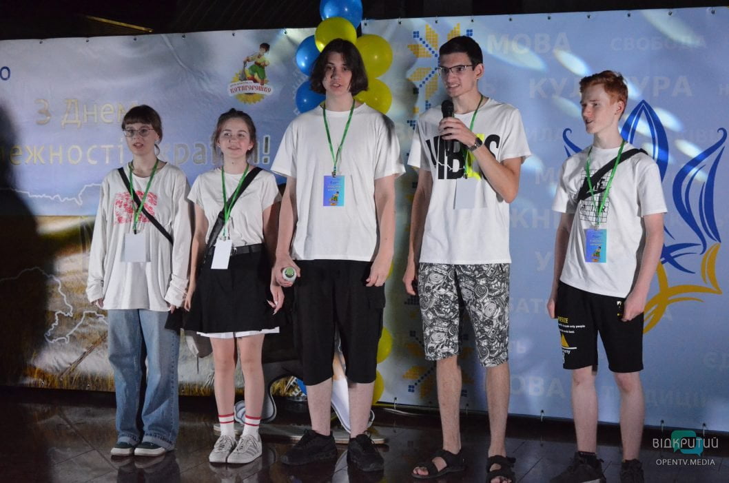 Квест на 5 станціях метро та майстеркласи: у Дніпрі до Дня Незалежності провели патріотичну гру «Котигорошко»