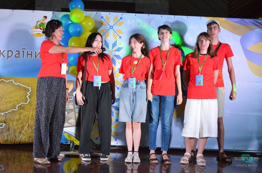 Квест на 5 станціях метро та майстеркласи: у Дніпрі до Дня Незалежності провели патріотичну гру «Котигорошко»