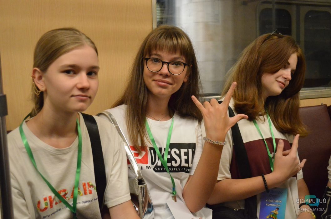 Квест на 5 станціях метро та майстеркласи: у Дніпрі до Дня Незалежності провели патріотичну гру «Котигорошко»