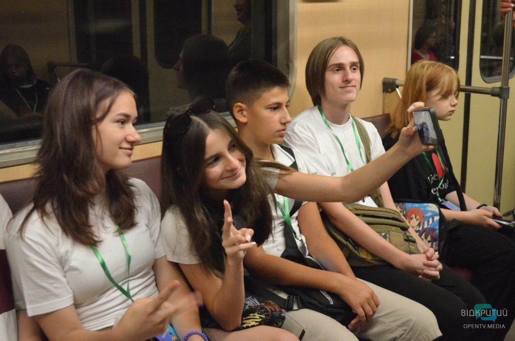 Квест на 5 станціях метро та майстеркласи: у Дніпрі до Дня Незалежності провели патріотичну гру «Котигорошко»