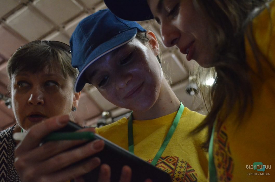 Квест на 5 станціях метро та майстеркласи: у Дніпрі до Дня Незалежності провели патріотичну гру «Котигорошко»