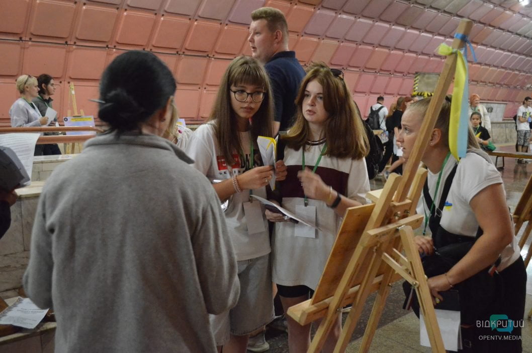 Квест на 5 станціях метро та майстеркласи: у Дніпрі до Дня Незалежності провели патріотичну гру «Котигорошко»