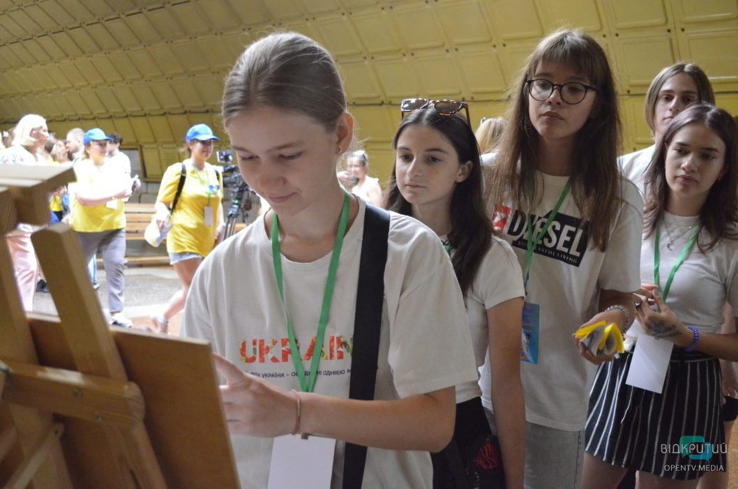 Квест на 5 станціях метро та майстеркласи: у Дніпрі до Дня Незалежності провели патріотичну гру «Котигорошко»