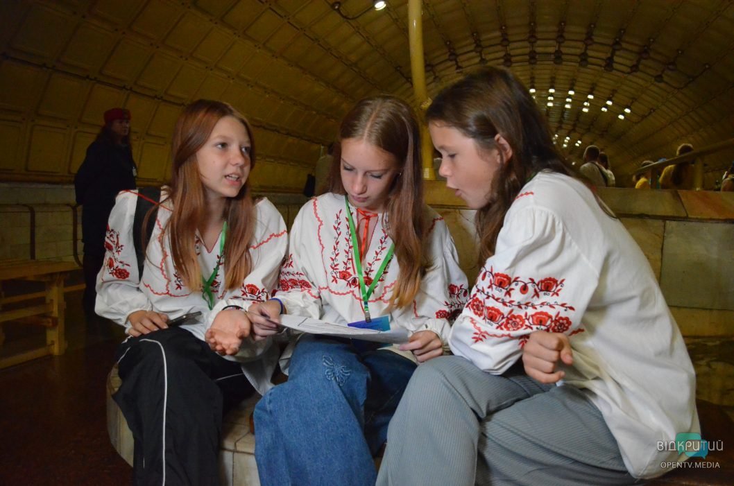 Квест на 5 станціях метро та майстеркласи: у Дніпрі до Дня Незалежності провели патріотичну гру «Котигорошко»