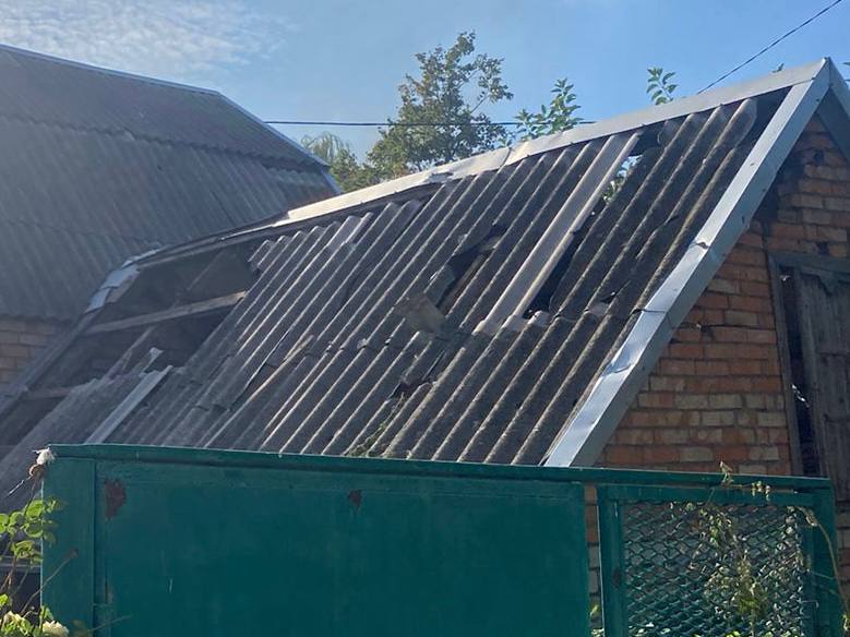 Внаслідок ворожих обстрілів Нікопольщини постраждали двоє людей  - рис. 1