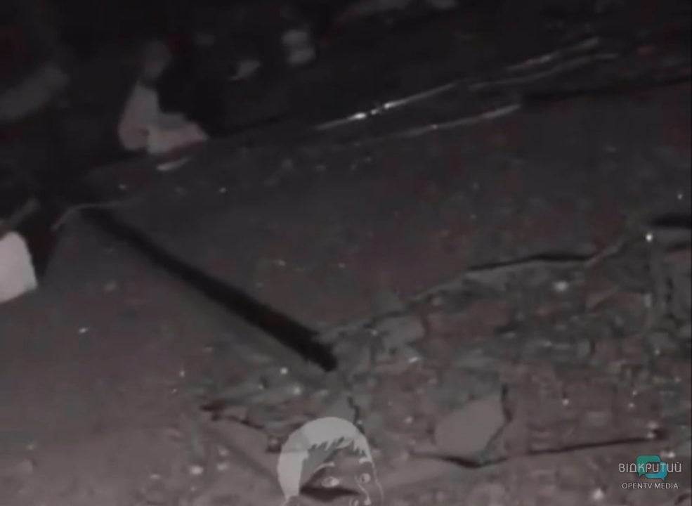 Российские террористы попали ракетой по дому с людьми в Кривом Роге - рис. 2